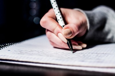 विस्मयकारी गद्य लिखने के लिए 5 गुर जिनकी अनदेखी नहीं की जा सकती