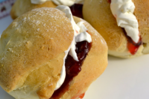 Feasting on Romantic Comedy – Simply Wizard Jammy Buns from Malory Towers
